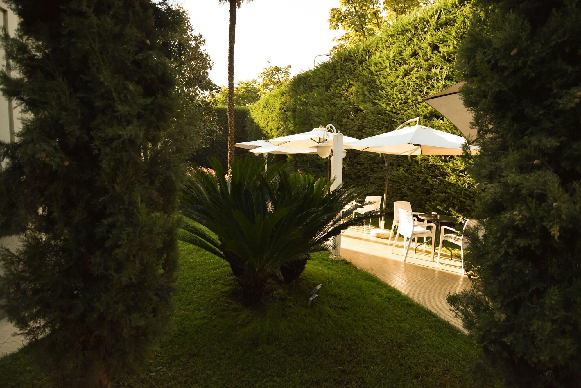 Hotel Sokrat Tirana Exterior photo