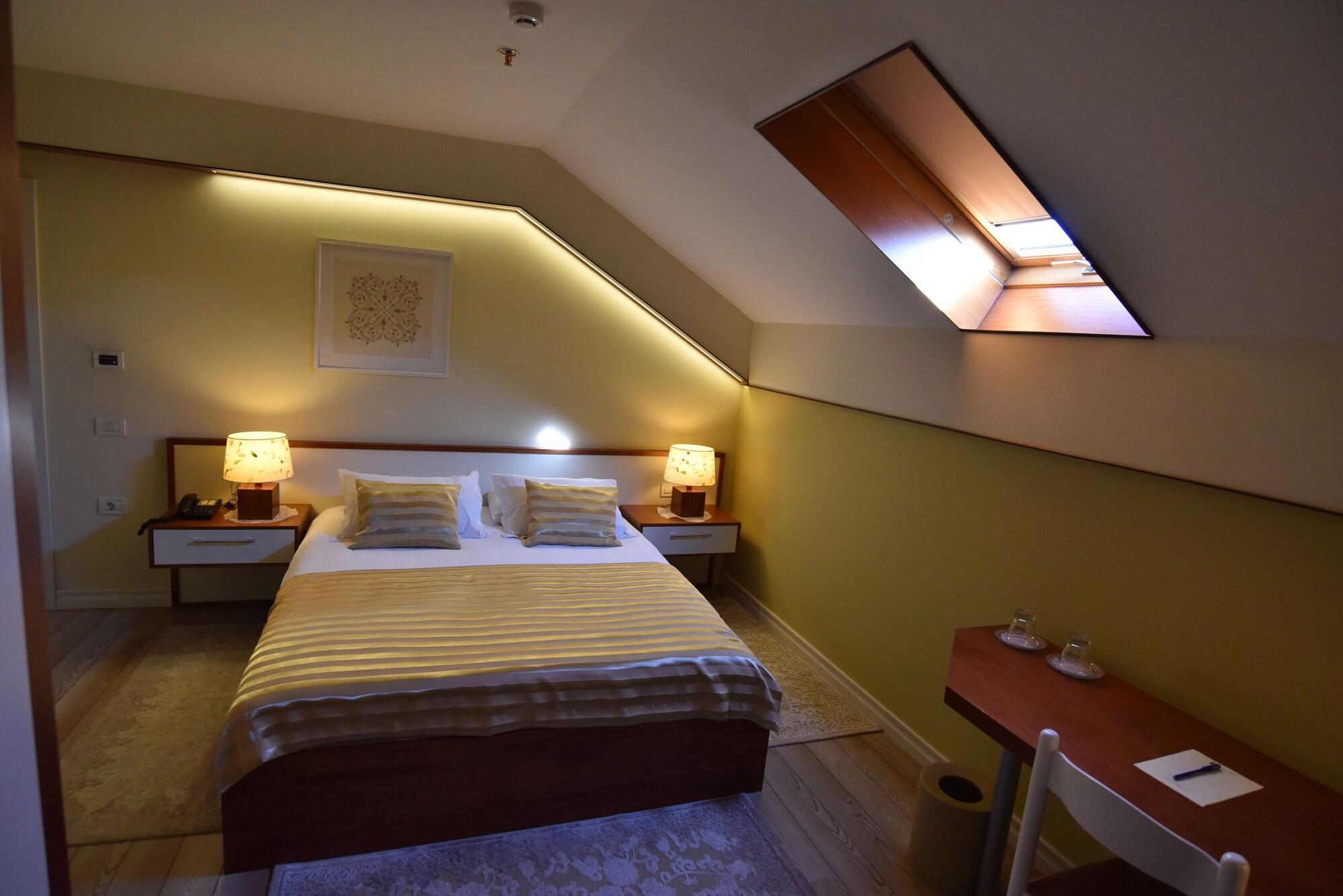 Hotel Sokrat Tirana Exterior photo