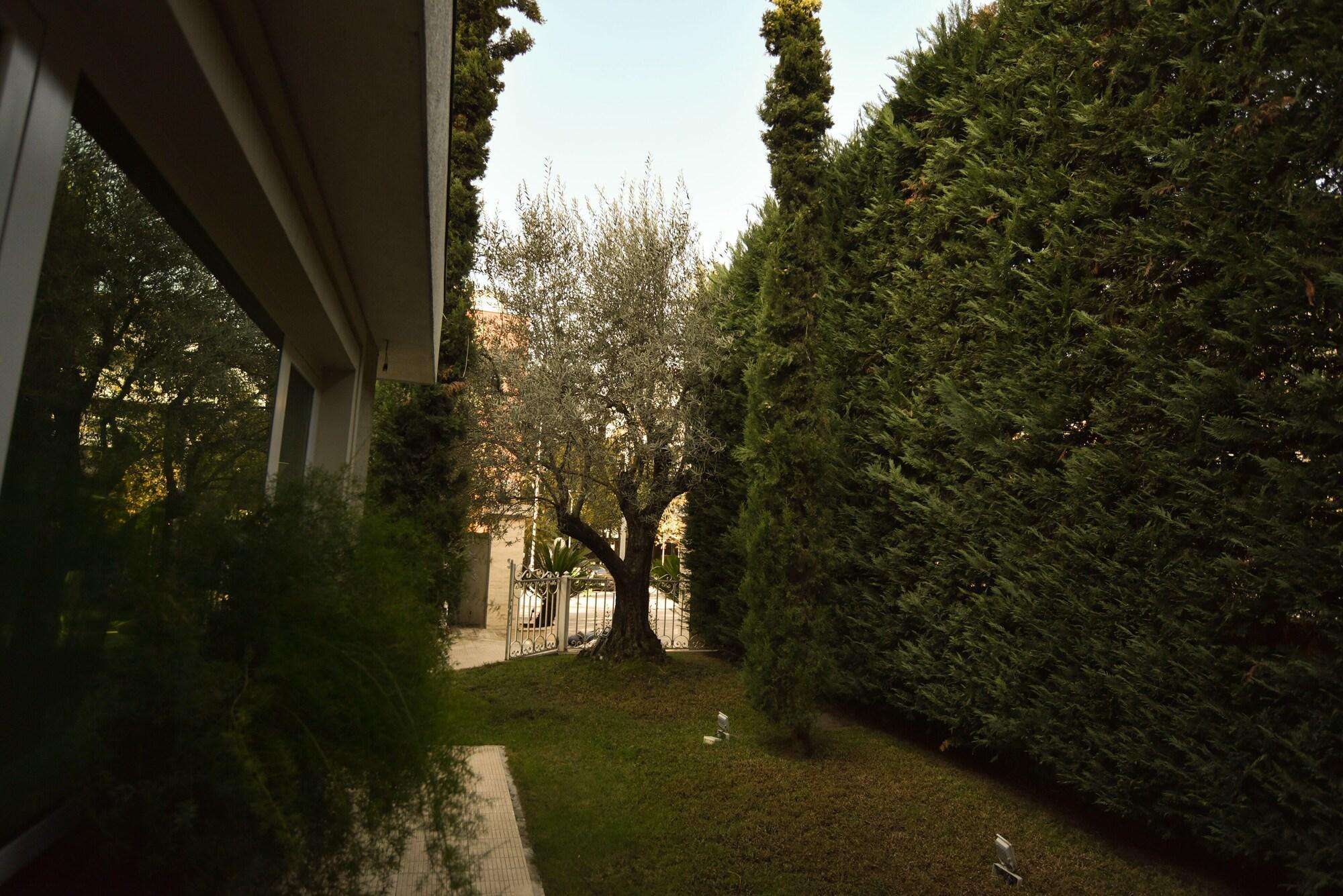 Hotel Sokrat Tirana Exterior photo