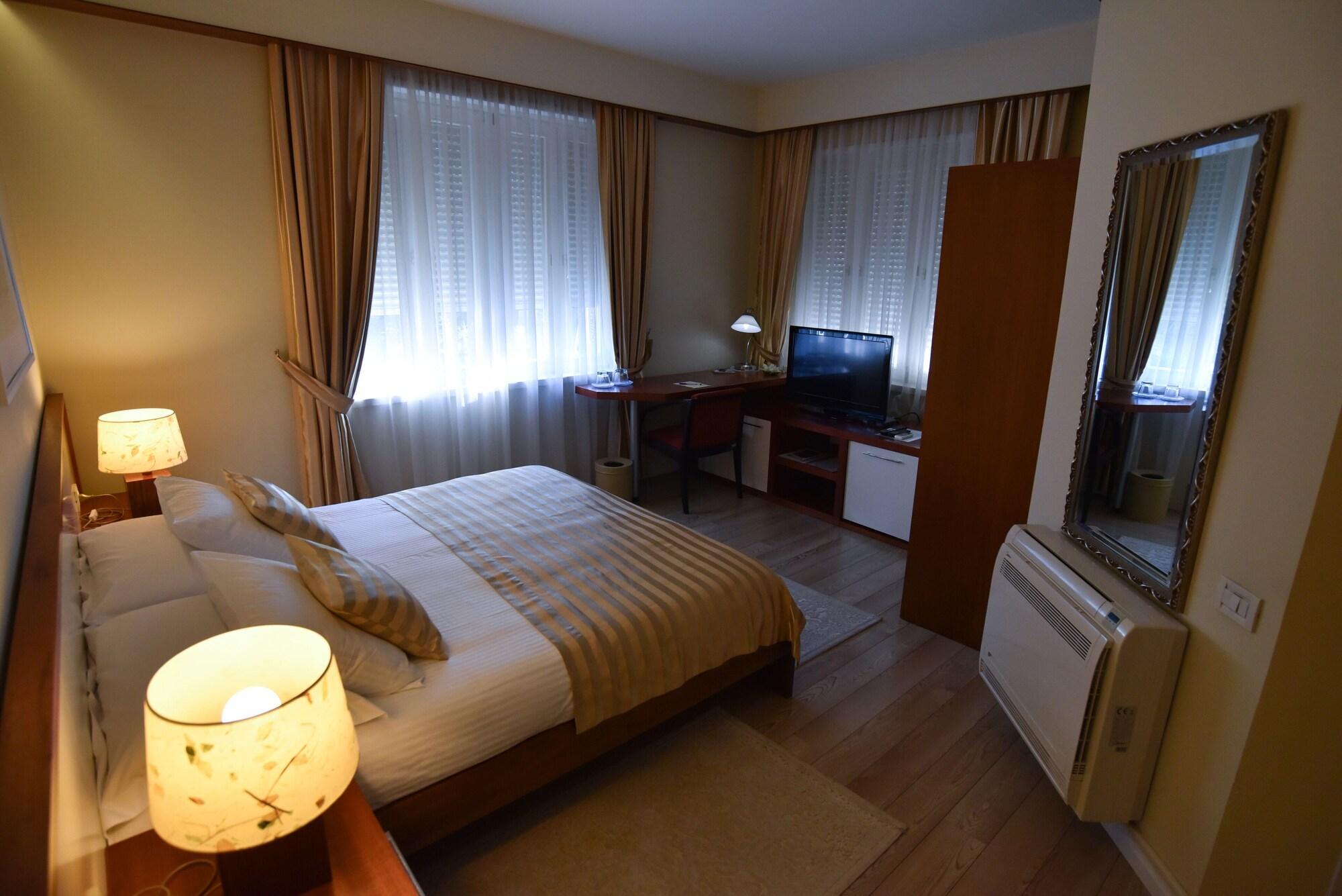 Hotel Sokrat Tirana Exterior photo