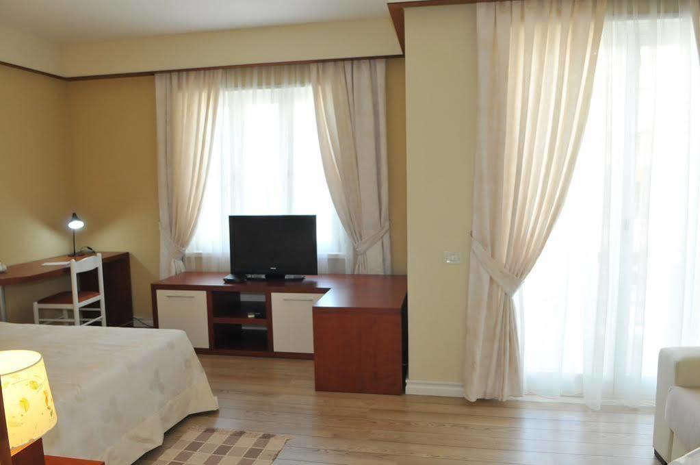 Hotel Sokrat Tirana Exterior photo
